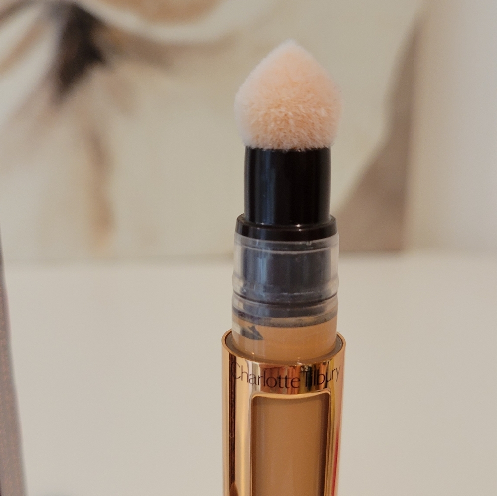 NEW - NEVER USED Charlotte Tilbury Magic Away Concealer- Shade 8 Medium - Picture 3 of 7
